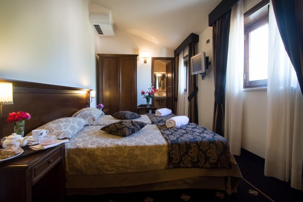Antica Stazione Hotel Chiaramonte Gulfi Bilik gambar