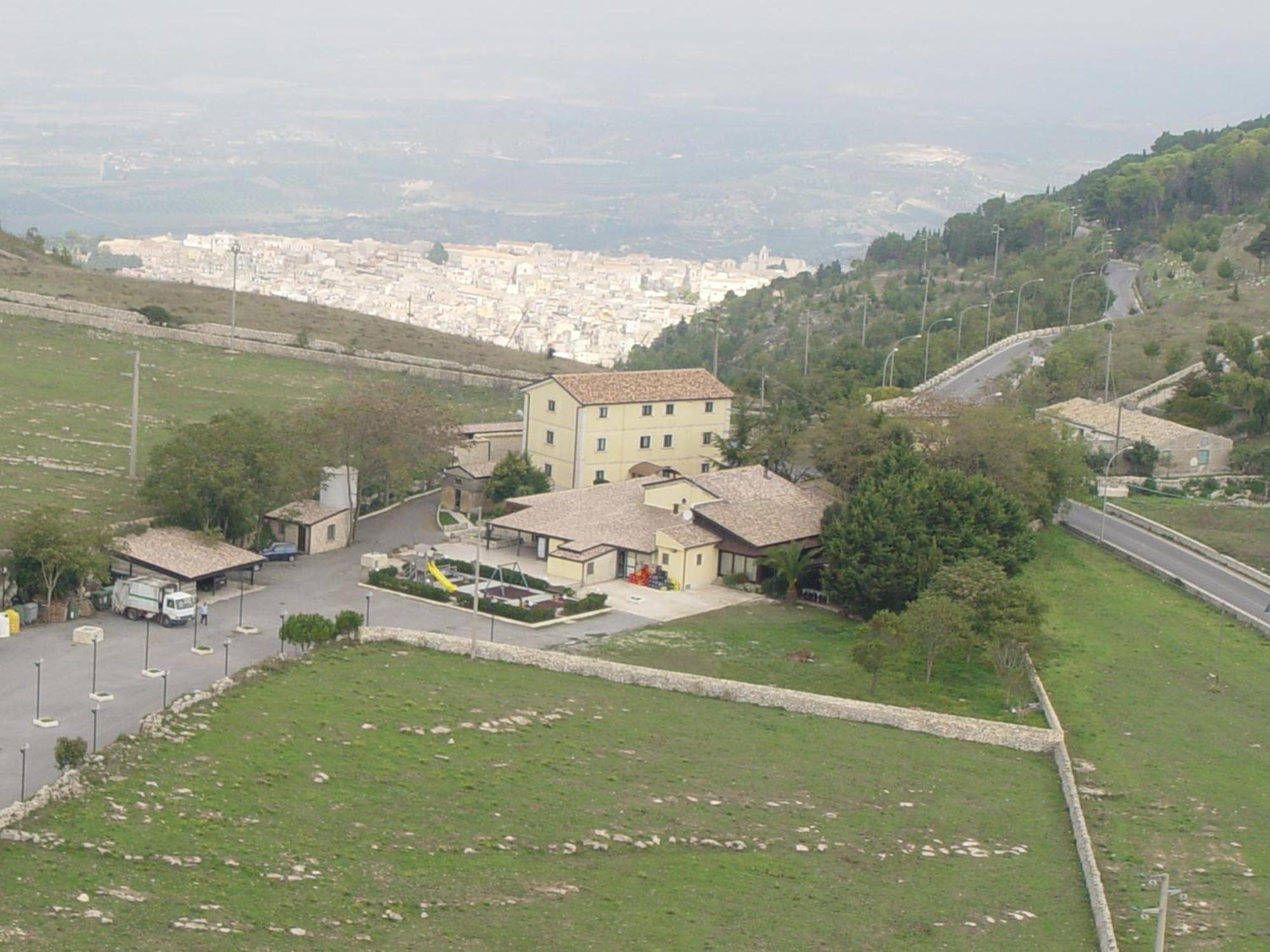 Antica Stazione Hotel Chiaramonte Gulfi Luaran gambar